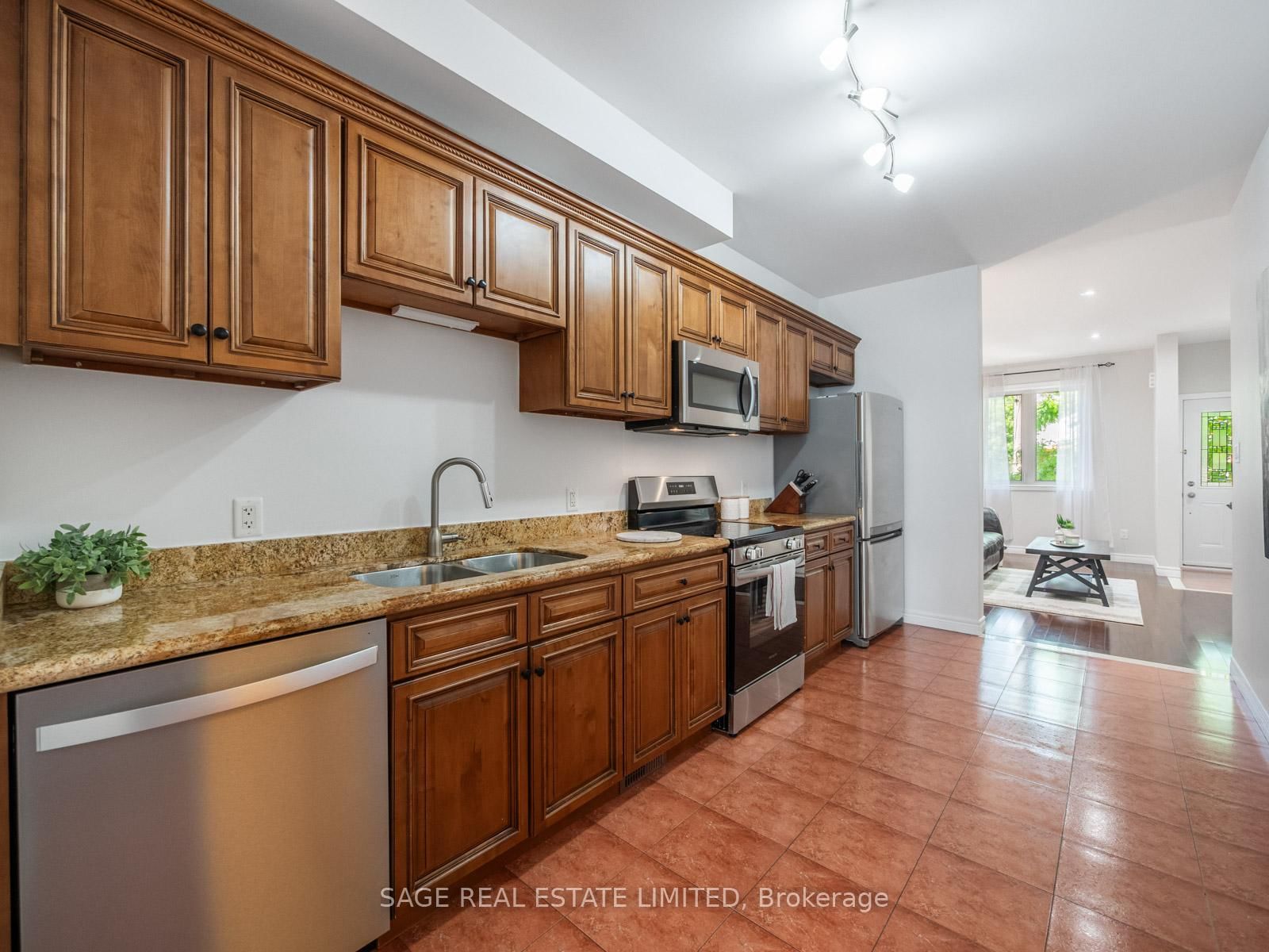 251A Chisholm Avenue • Toronto, ON photo 6