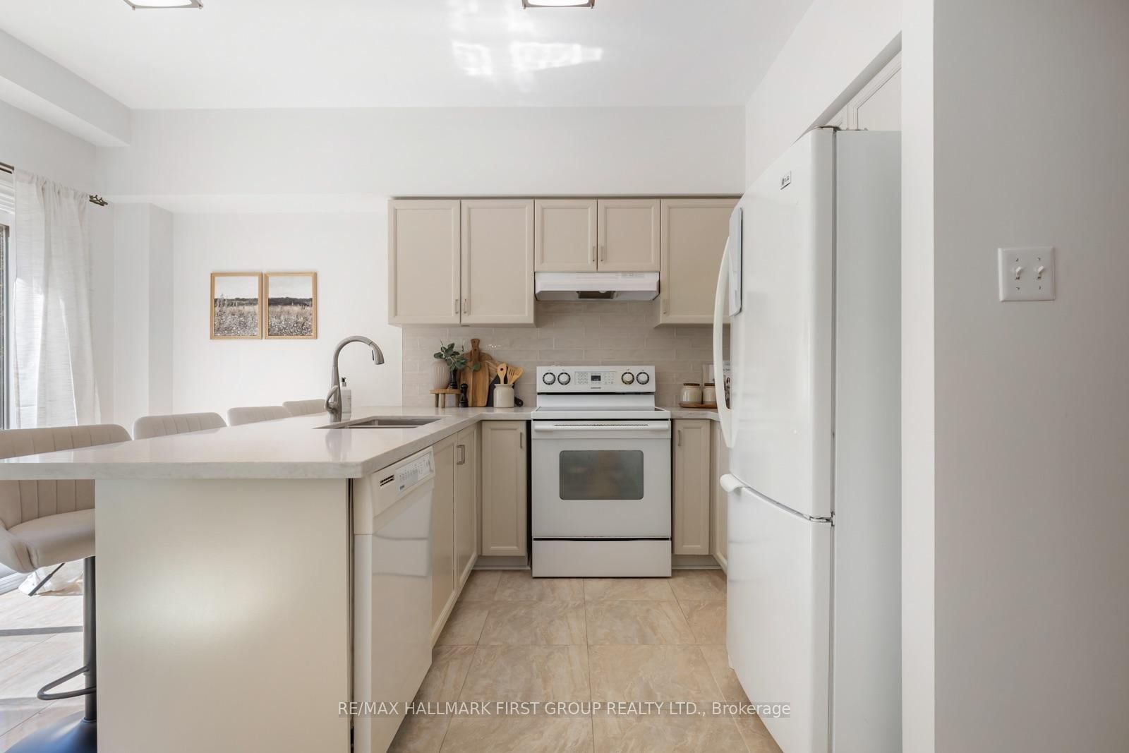 39 Bach Avenue • Whitby, ON photo 6