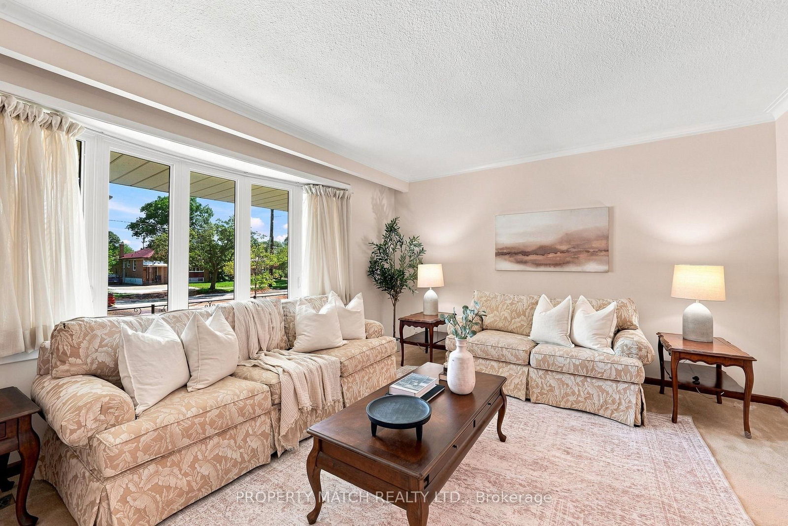 938 Scarborough Golf Club Road • Toronto, ON photo 2