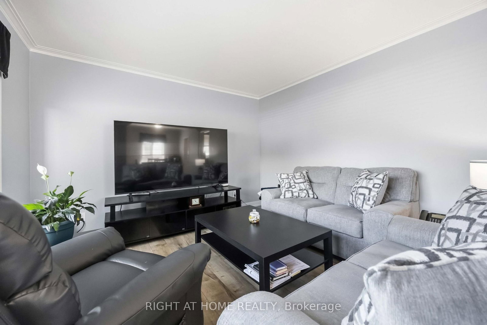 1351 Warden Avenue • Toronto, ON photo 5