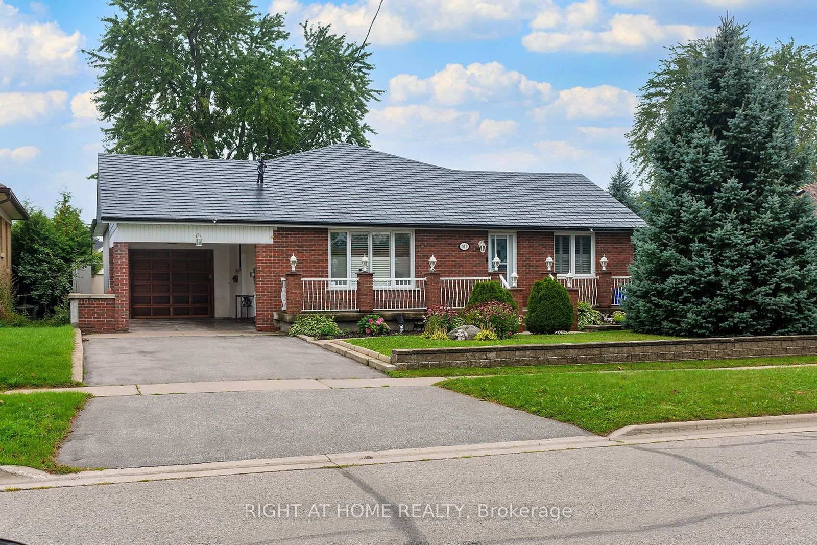 511 Woodcrest Avenue • Oshawa, ON photo 1