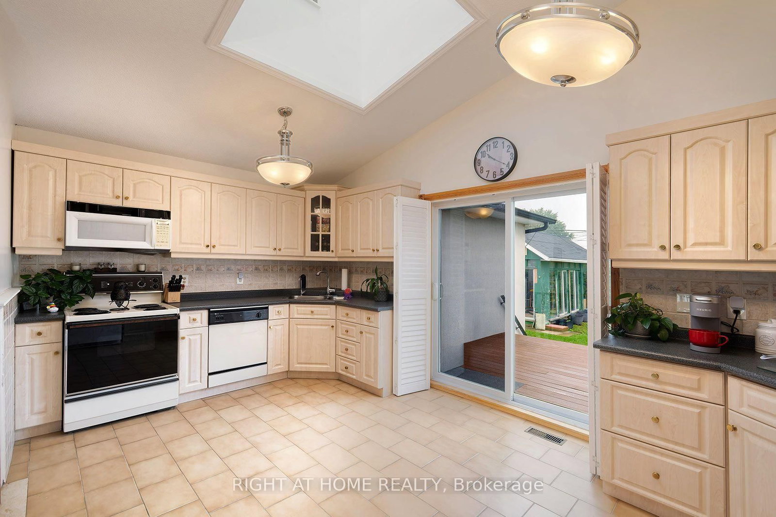 511 Woodcrest Avenue • Oshawa, ON photo 10