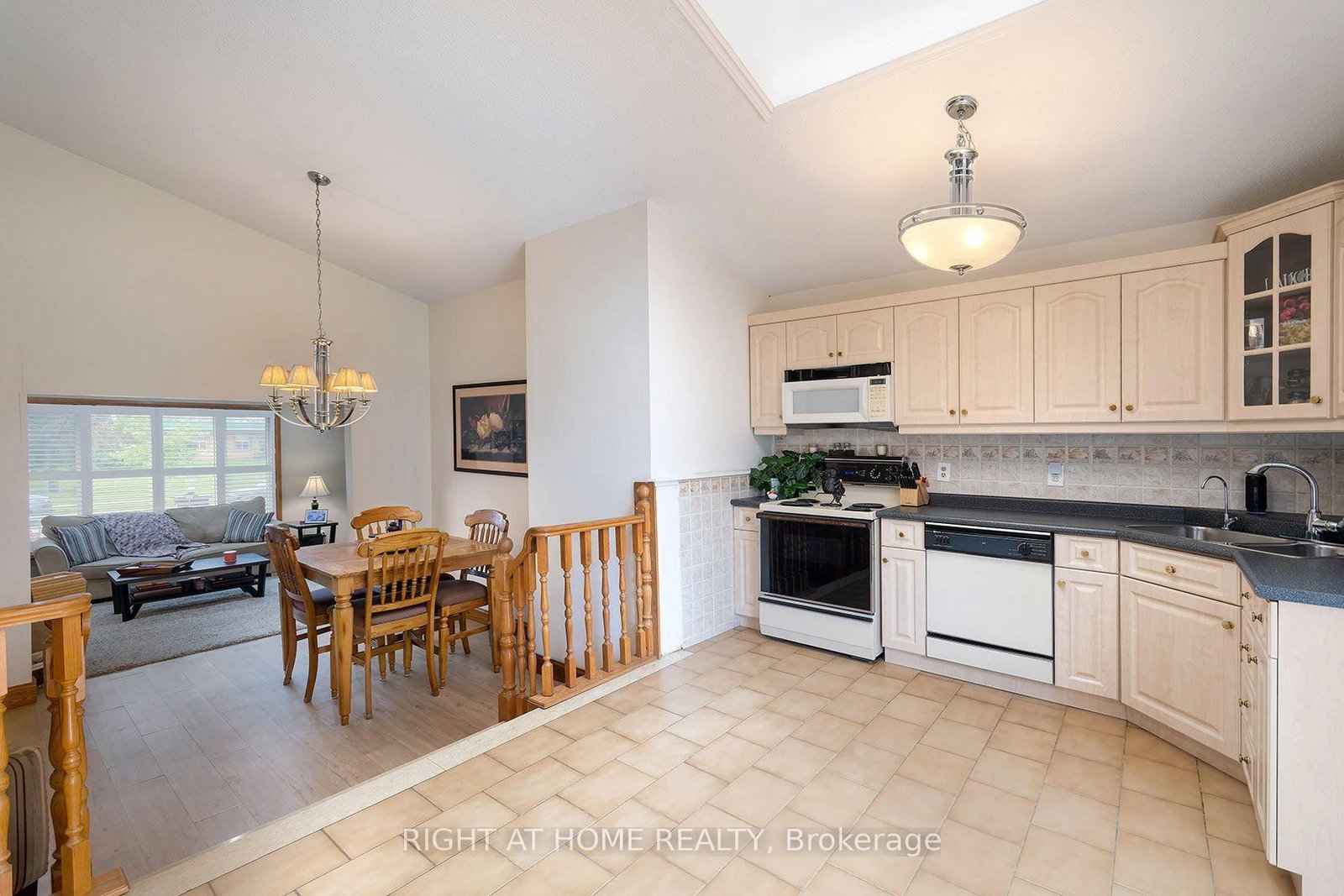 511 Woodcrest Avenue • Oshawa, ON photo 11