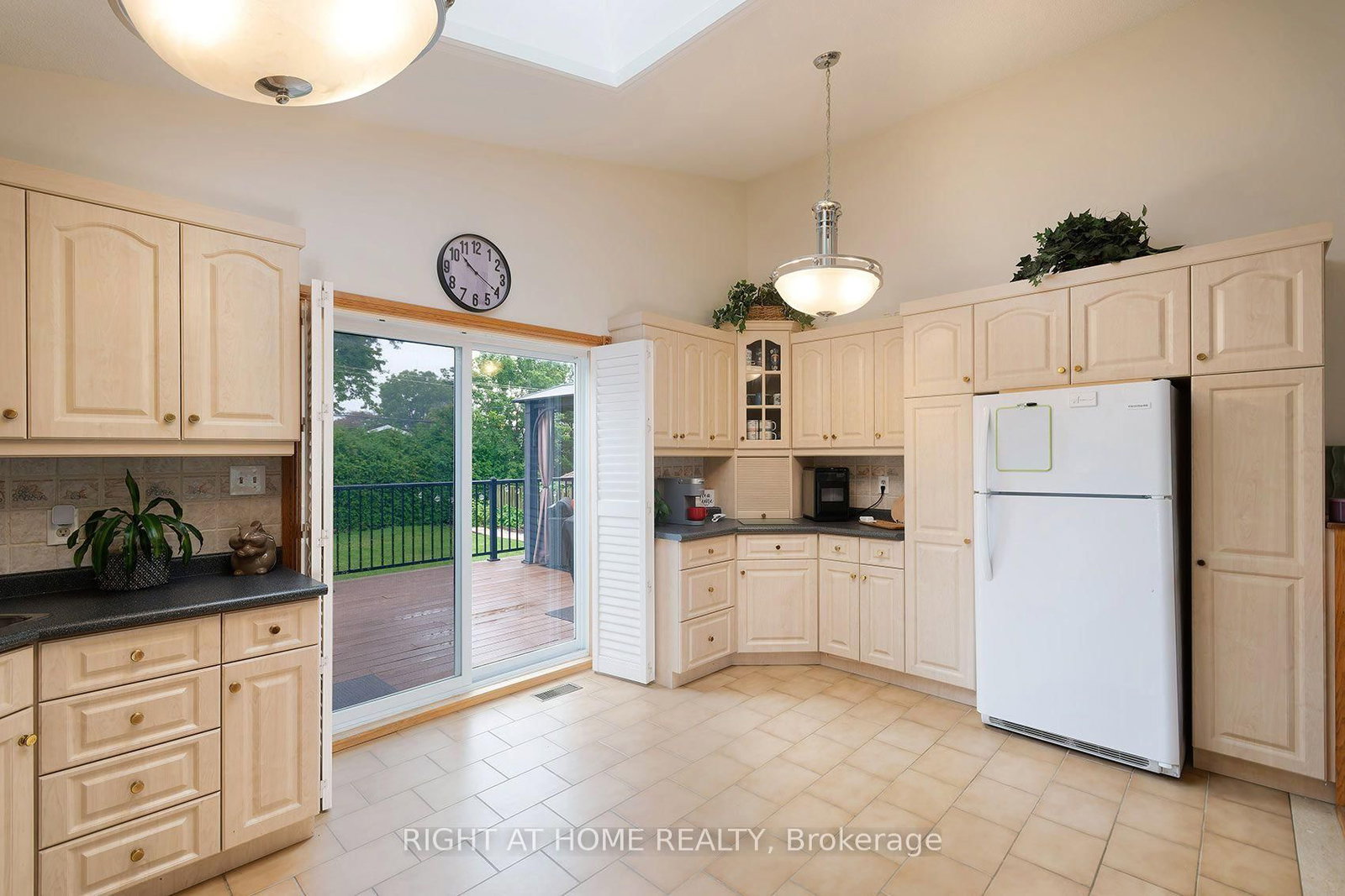 511 Woodcrest Avenue • Oshawa, ON photo 12