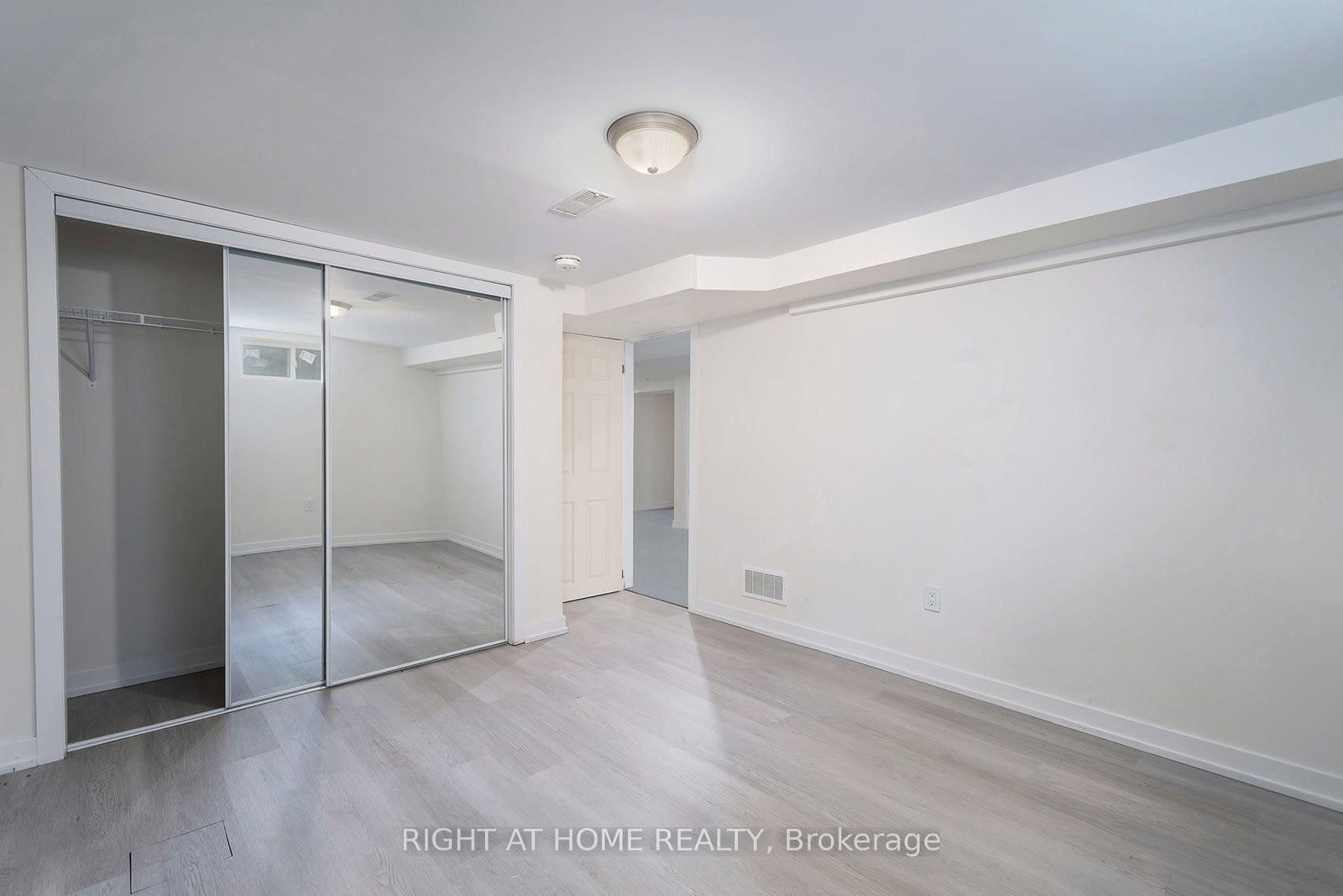 511 Woodcrest Avenue • Oshawa, ON photo 29