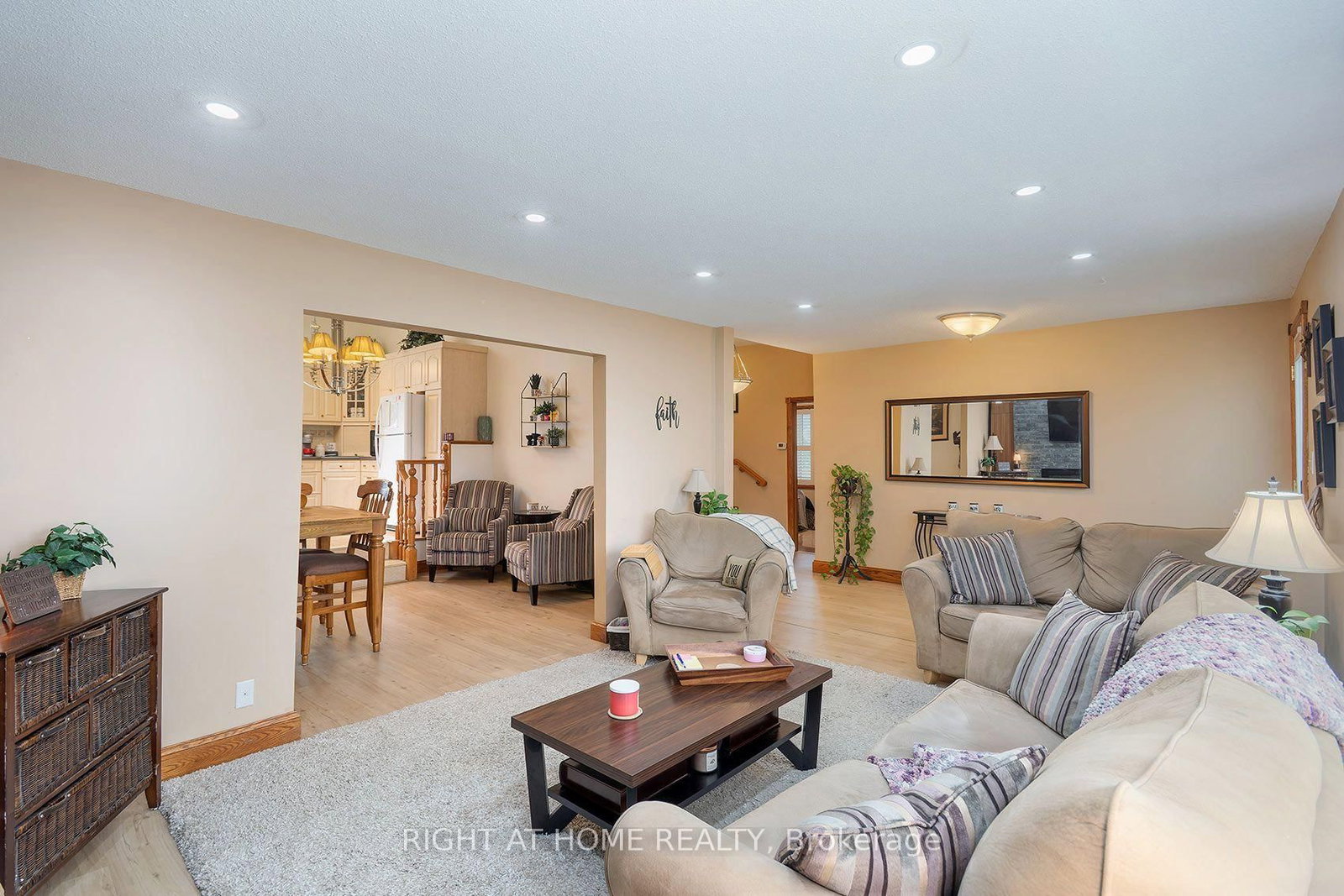 511 Woodcrest Avenue • Oshawa, ON photo 8