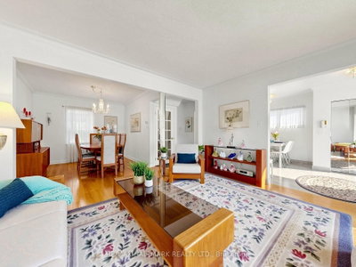 20 Elfreda Boulevard • Toronto, ON photo 5