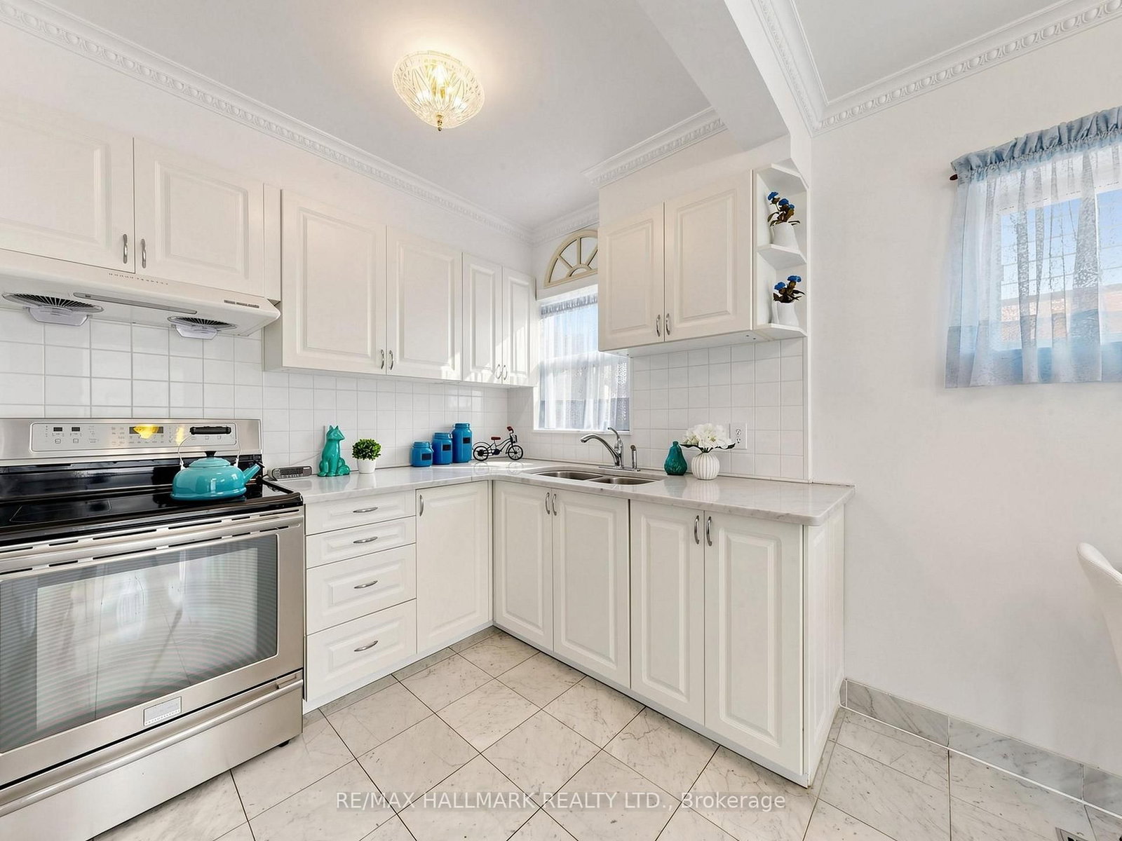 20 Elfreda Boulevard • Toronto, ON photo 8