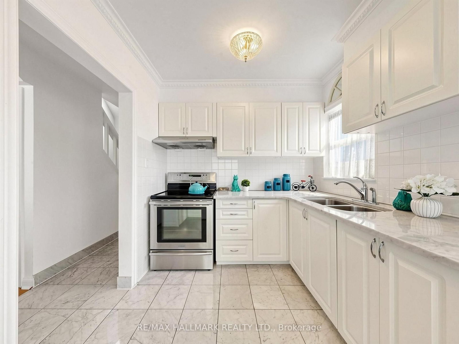 20 Elfreda Boulevard • Toronto, ON photo 9