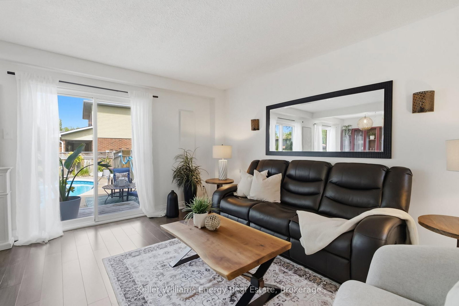 25 Habitant Crescent • Whitby, ON photo 8