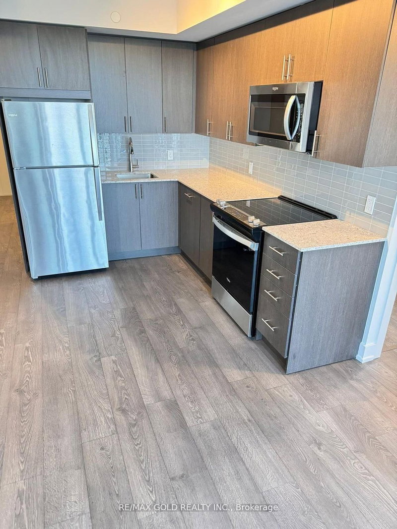 2316 - 2550 Simcoe Street N