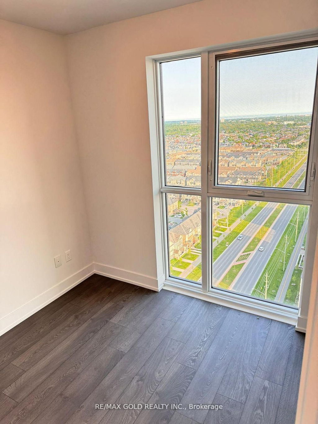 2316 - 2550 Simcoe Street N 5