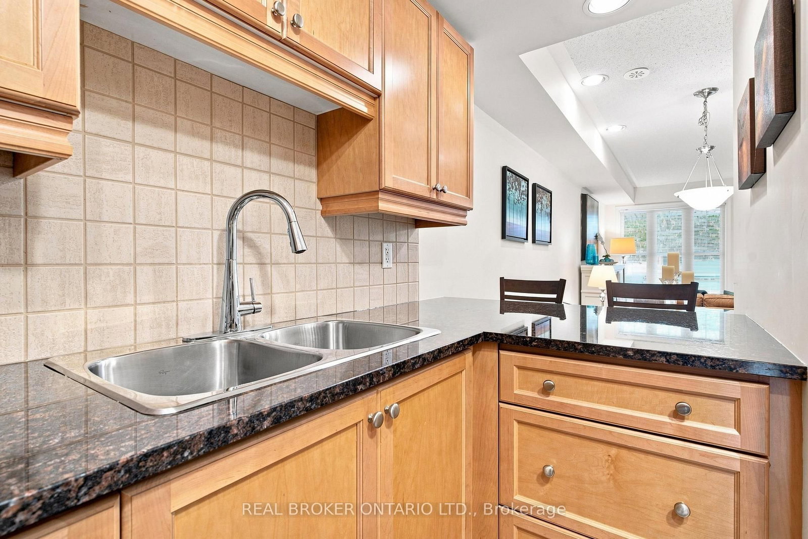 8 Ayers Crescent • Toronto, ON photo 9