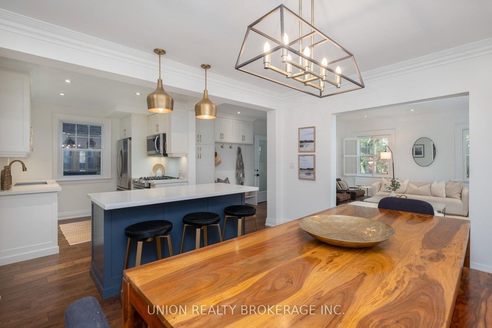 55 Pine Crescent • Toronto, ON photo 6