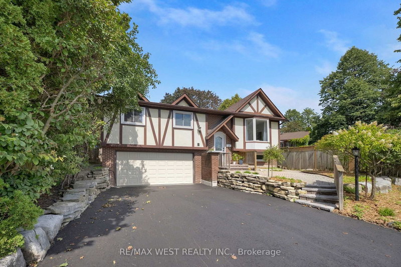 4 Flemington Court