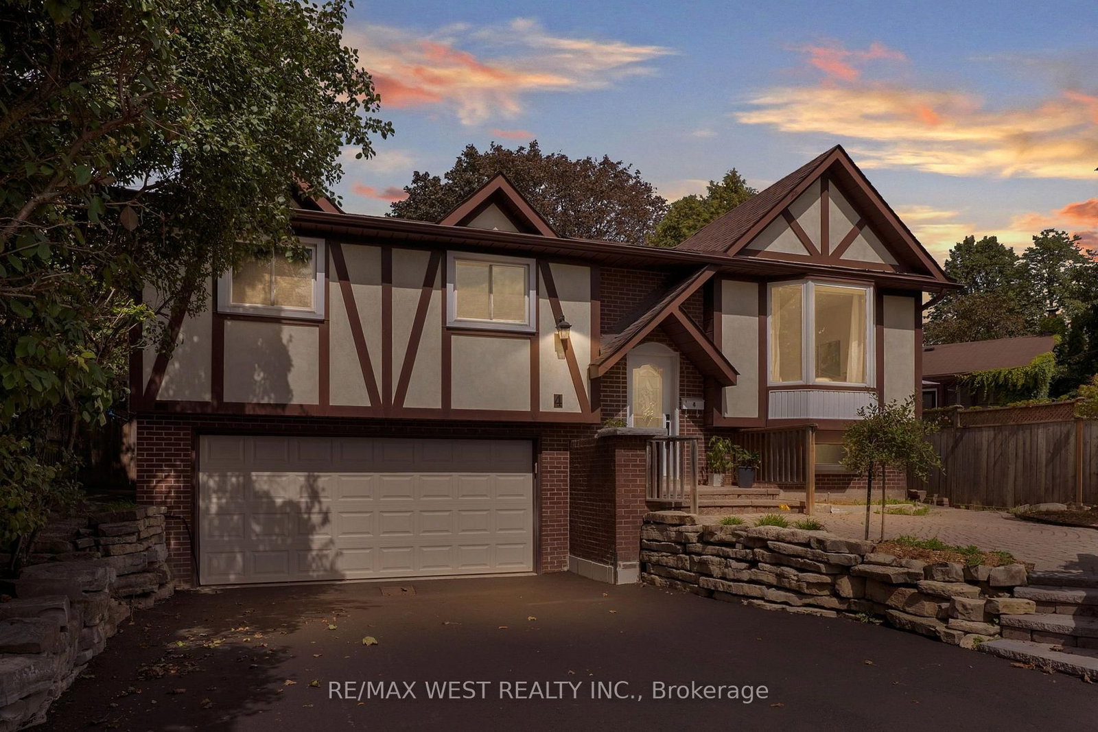 4 Flemington Court • Whitby, ON photo 2