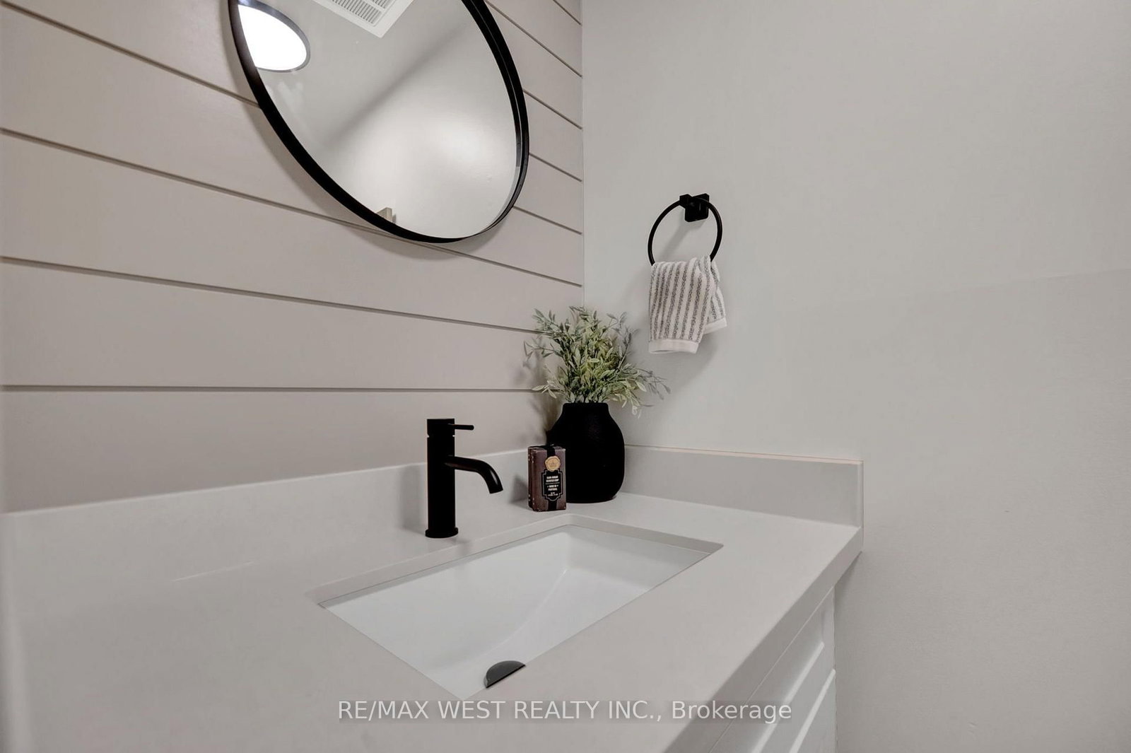 4 Flemington Court • Whitby, ON photo 43