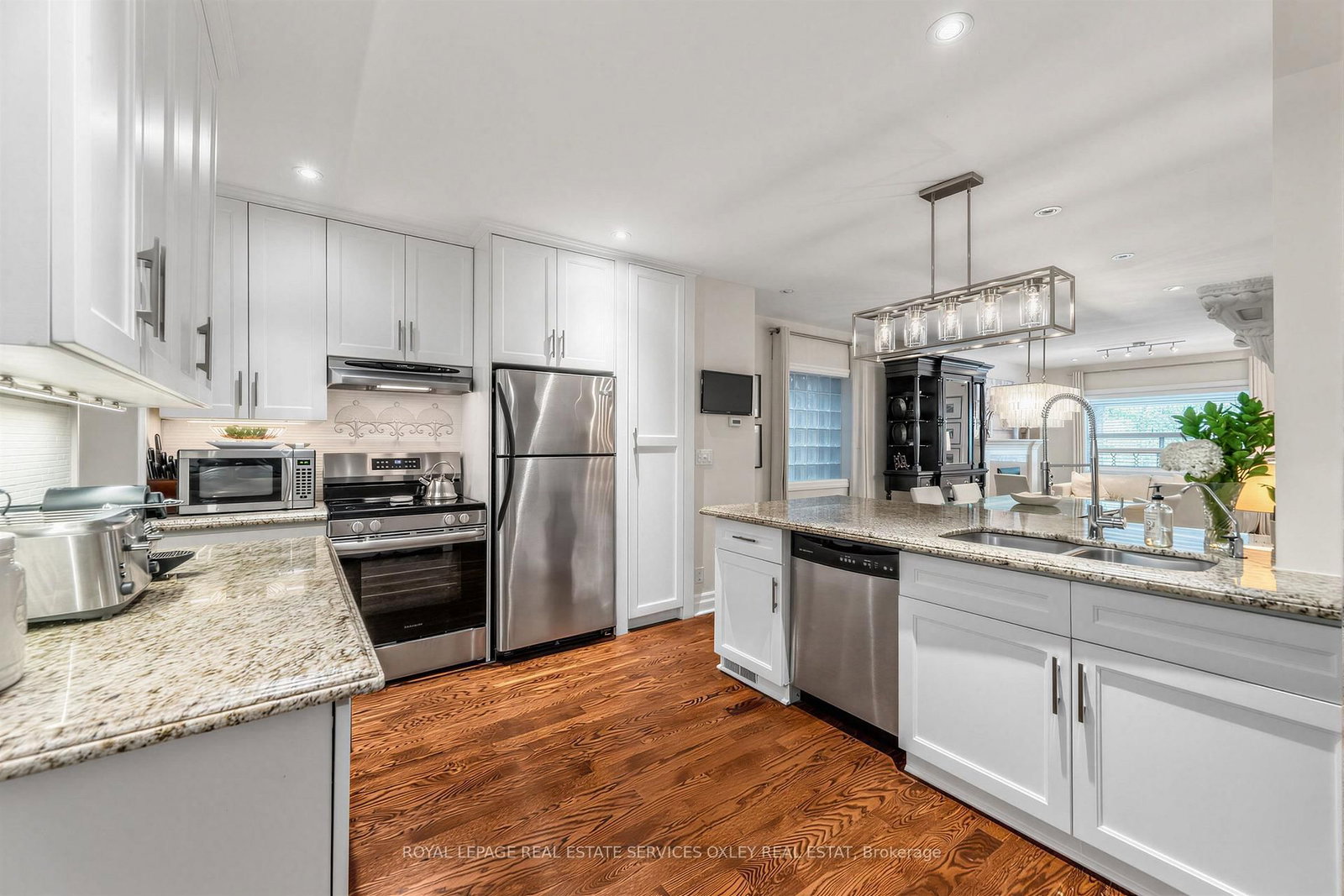 733 Woodbine Avenue • Toronto, ON photo 10