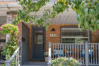 733 Woodbine Avenue • Toronto, ON photo 3