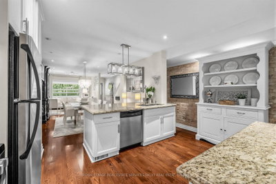733 Woodbine Avenue • Toronto, ON photo 8