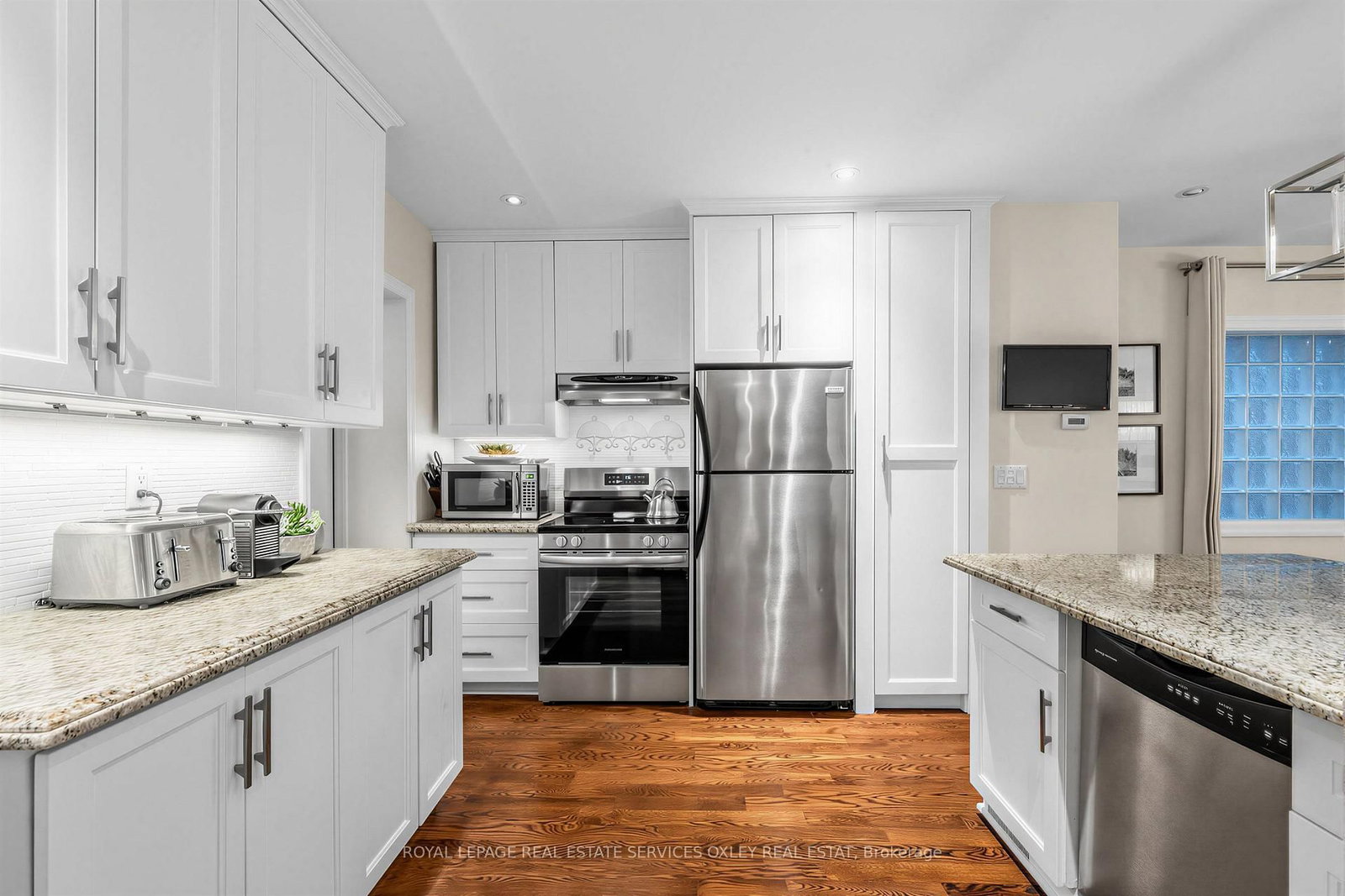 733 Woodbine Avenue • Toronto, ON photo 9