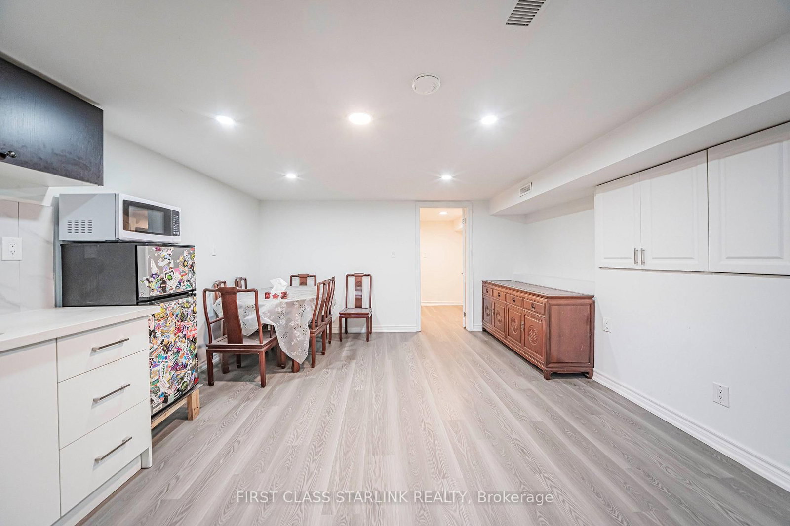 945 Gerrard Street E • Toronto, ON photo 10