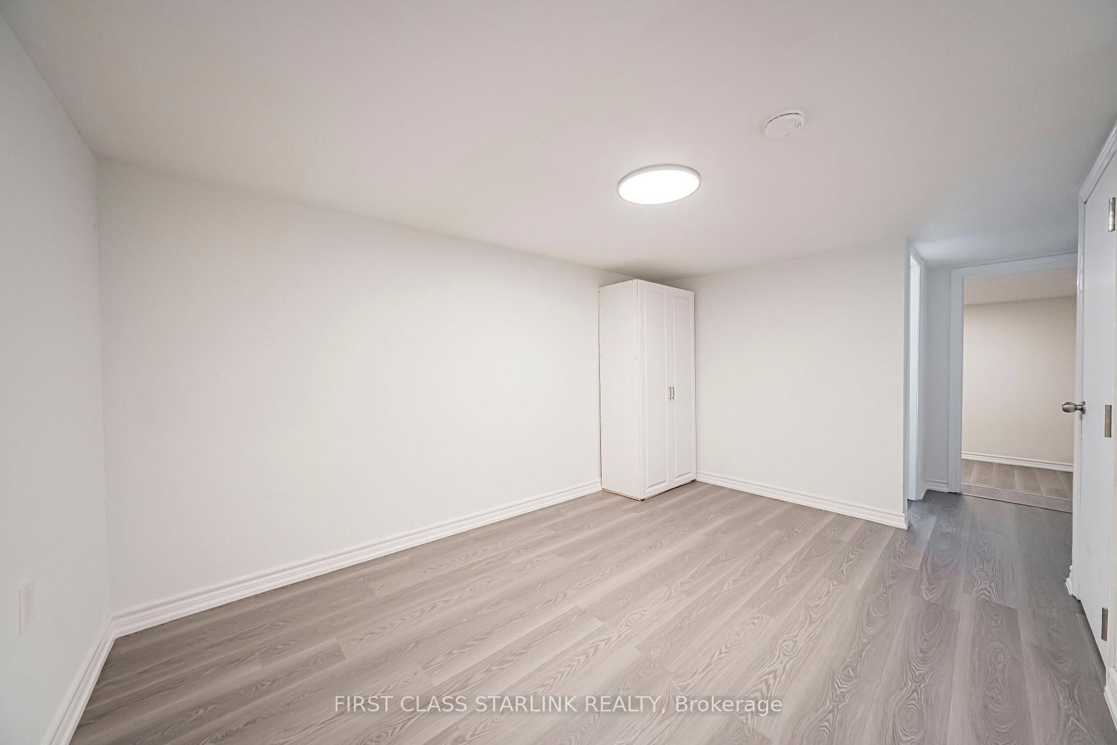 945 Gerrard Street E • Toronto, ON photo 12
