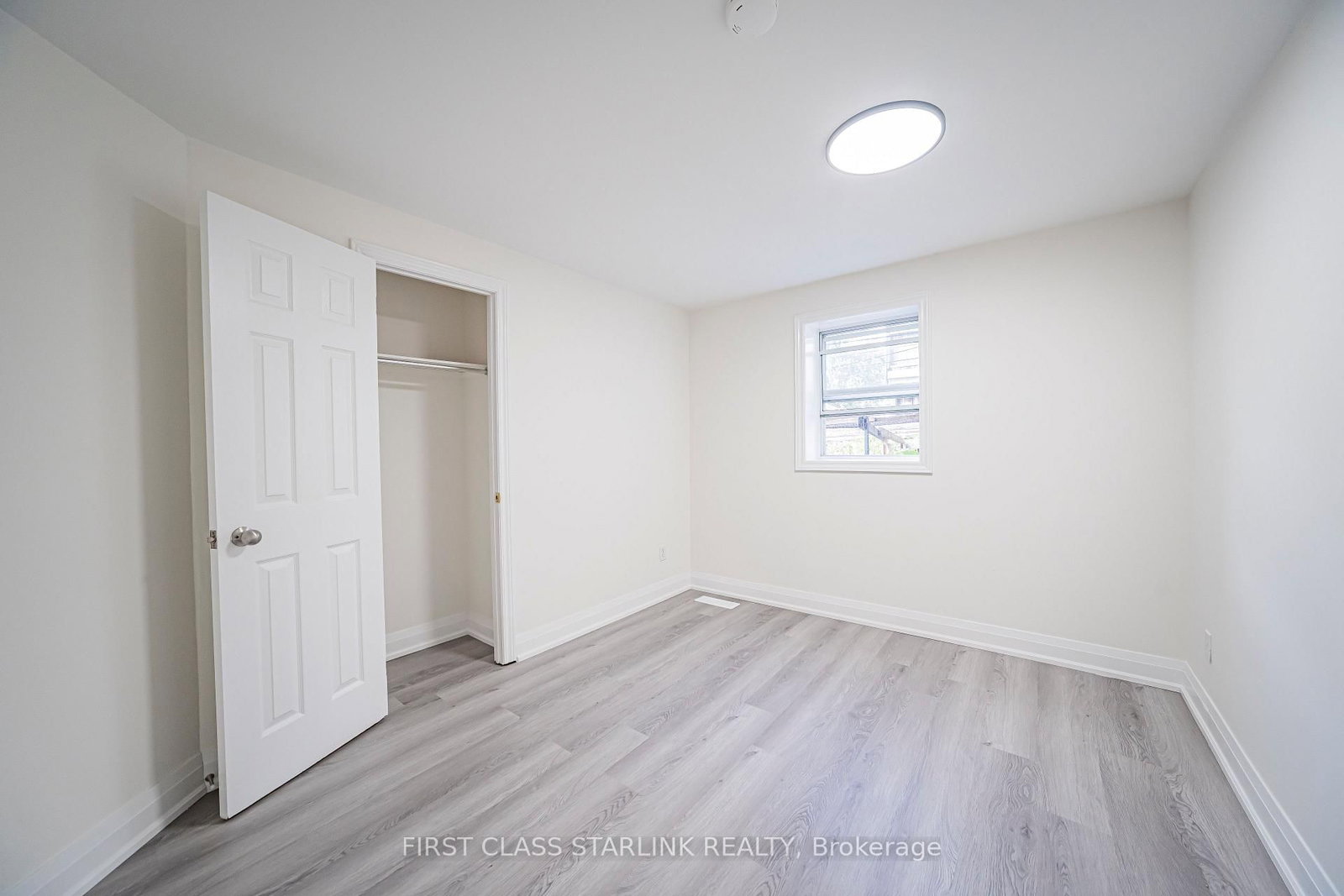 945 Gerrard Street E • Toronto, ON photo 13