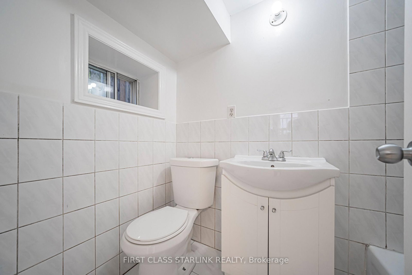 945 Gerrard Street E • Toronto, ON photo 19