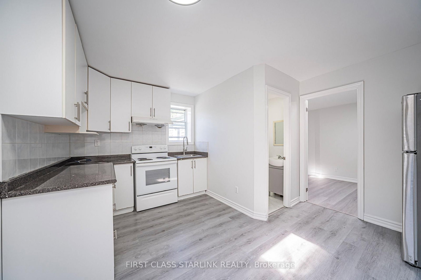 945 Gerrard Street E • Toronto, ON photo 20