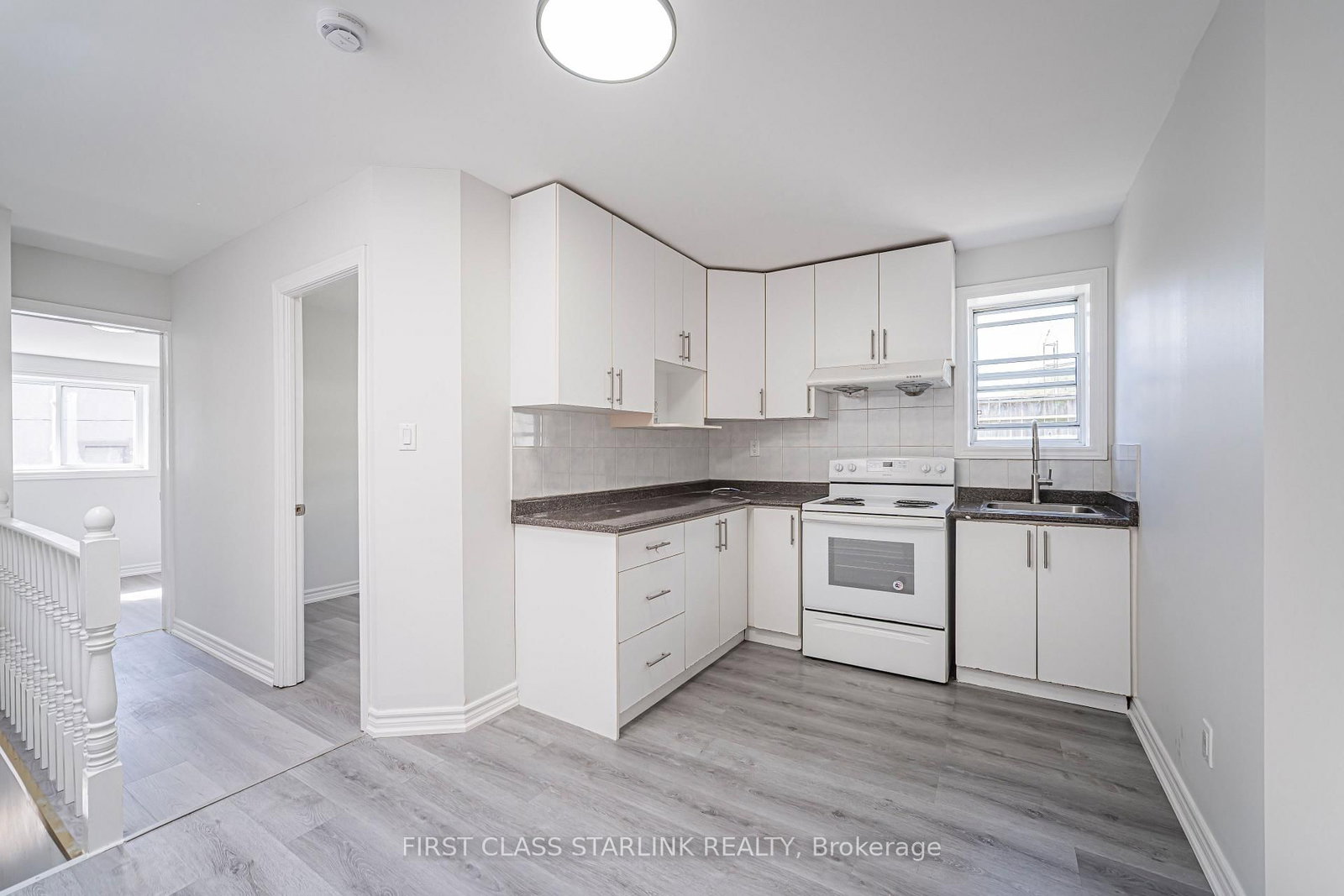 945 Gerrard Street E • Toronto, ON photo 21