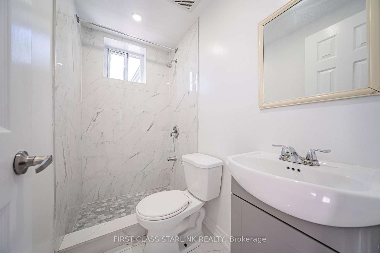945 Gerrard Street E • Toronto, ON photo 23