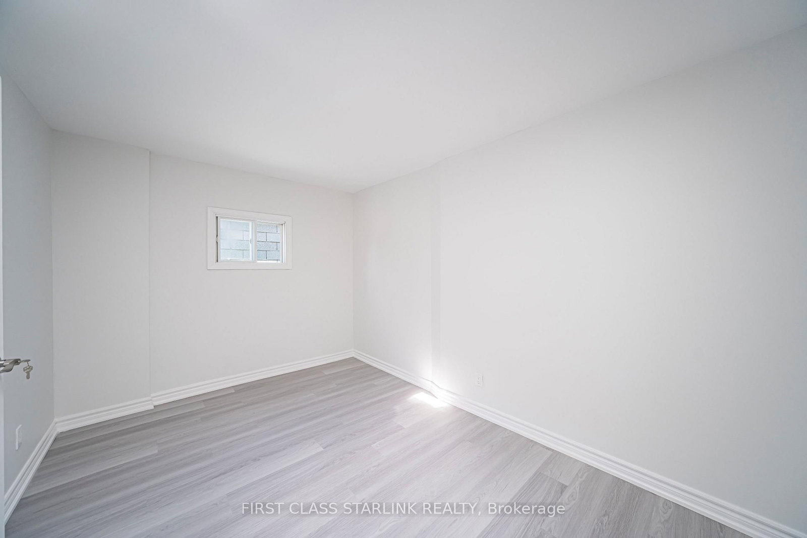 945 Gerrard Street E • Toronto, ON photo 24