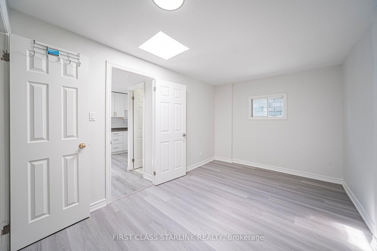 945 Gerrard Street E • Toronto, ON photo 25