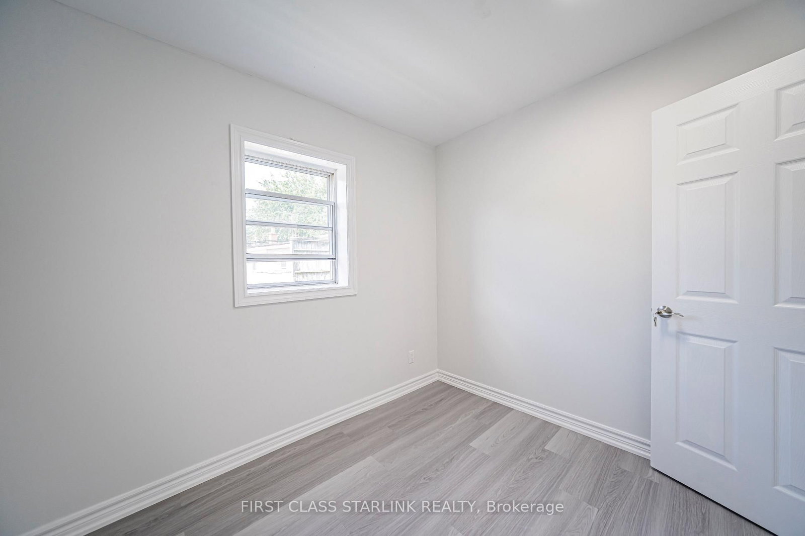 945 Gerrard Street E • Toronto, ON photo 26