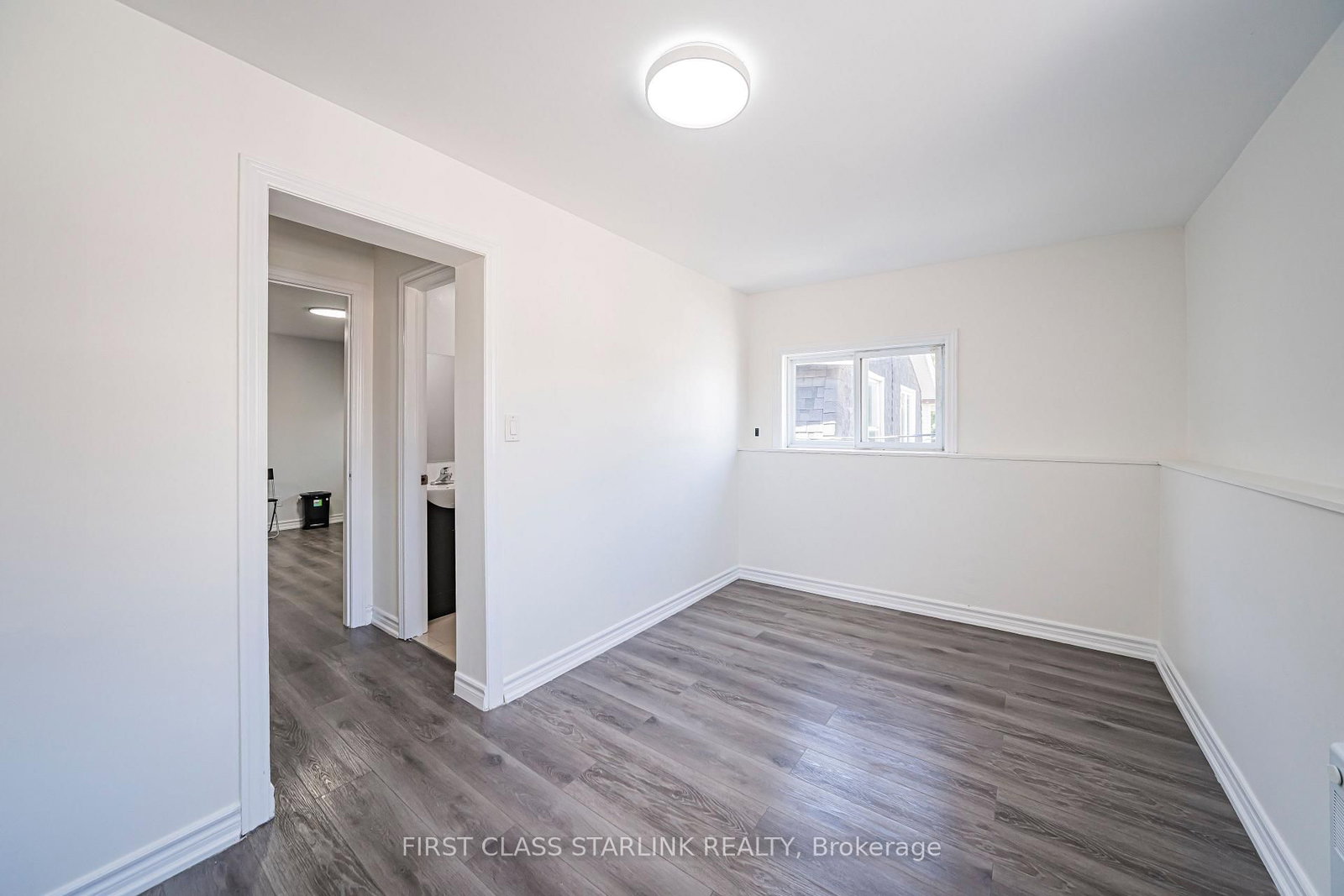 945 Gerrard Street E • Toronto, ON photo 35