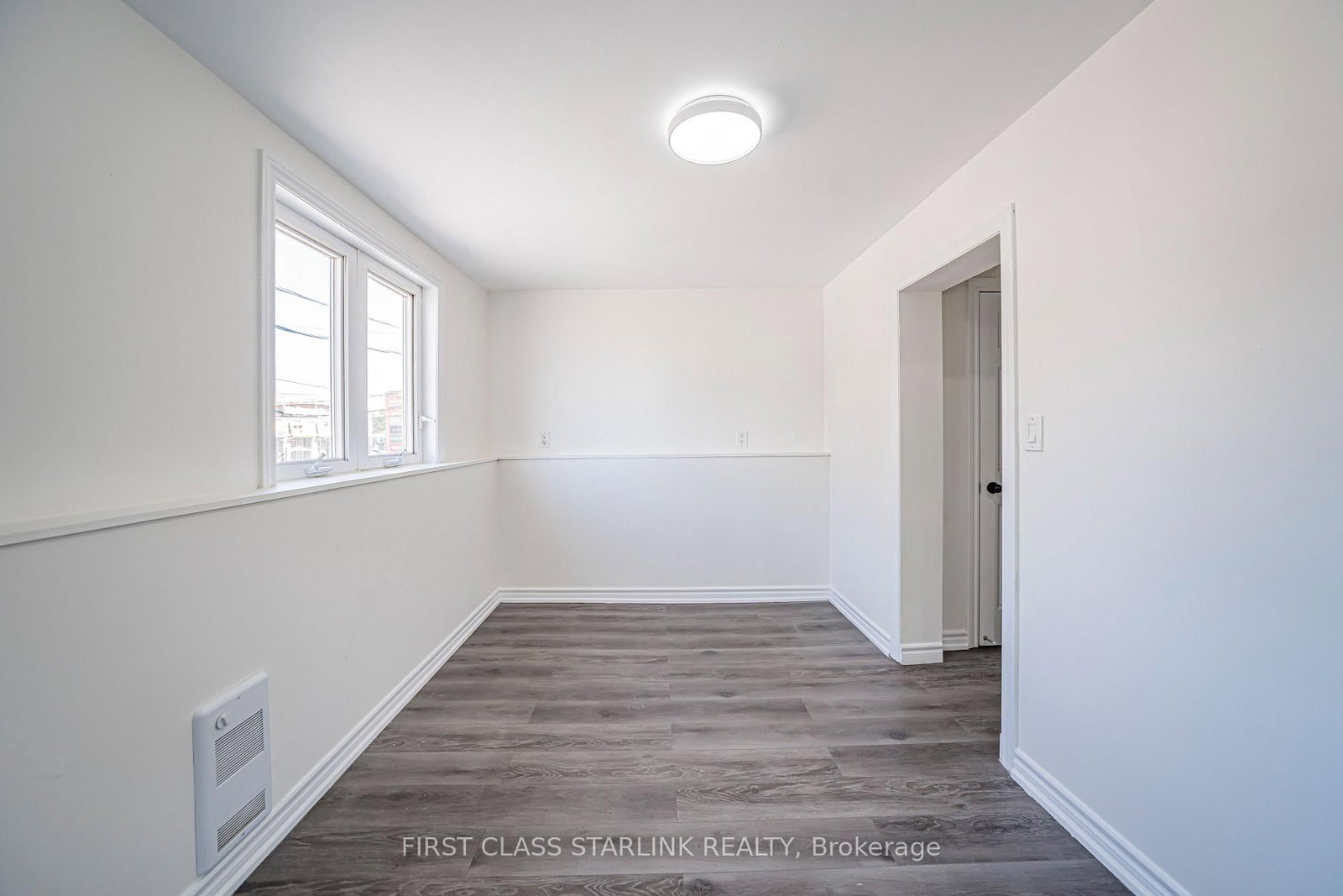 945 Gerrard Street E • Toronto, ON photo 36