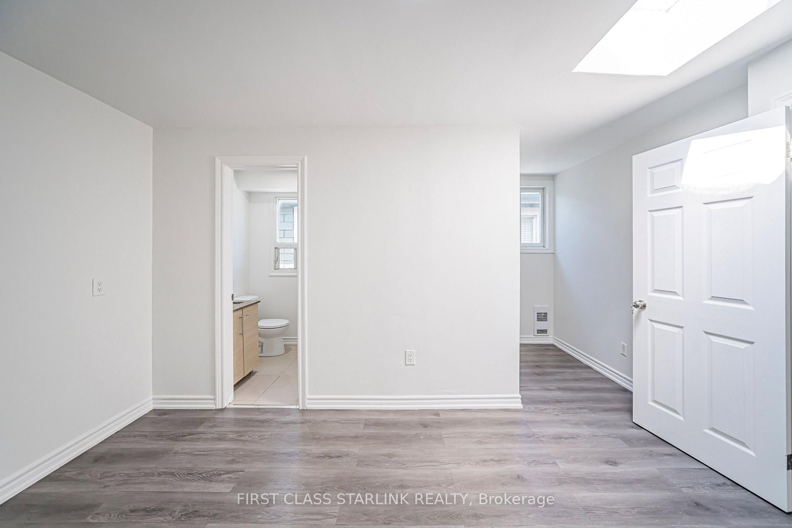 945 Gerrard Street E • Toronto, ON photo 37