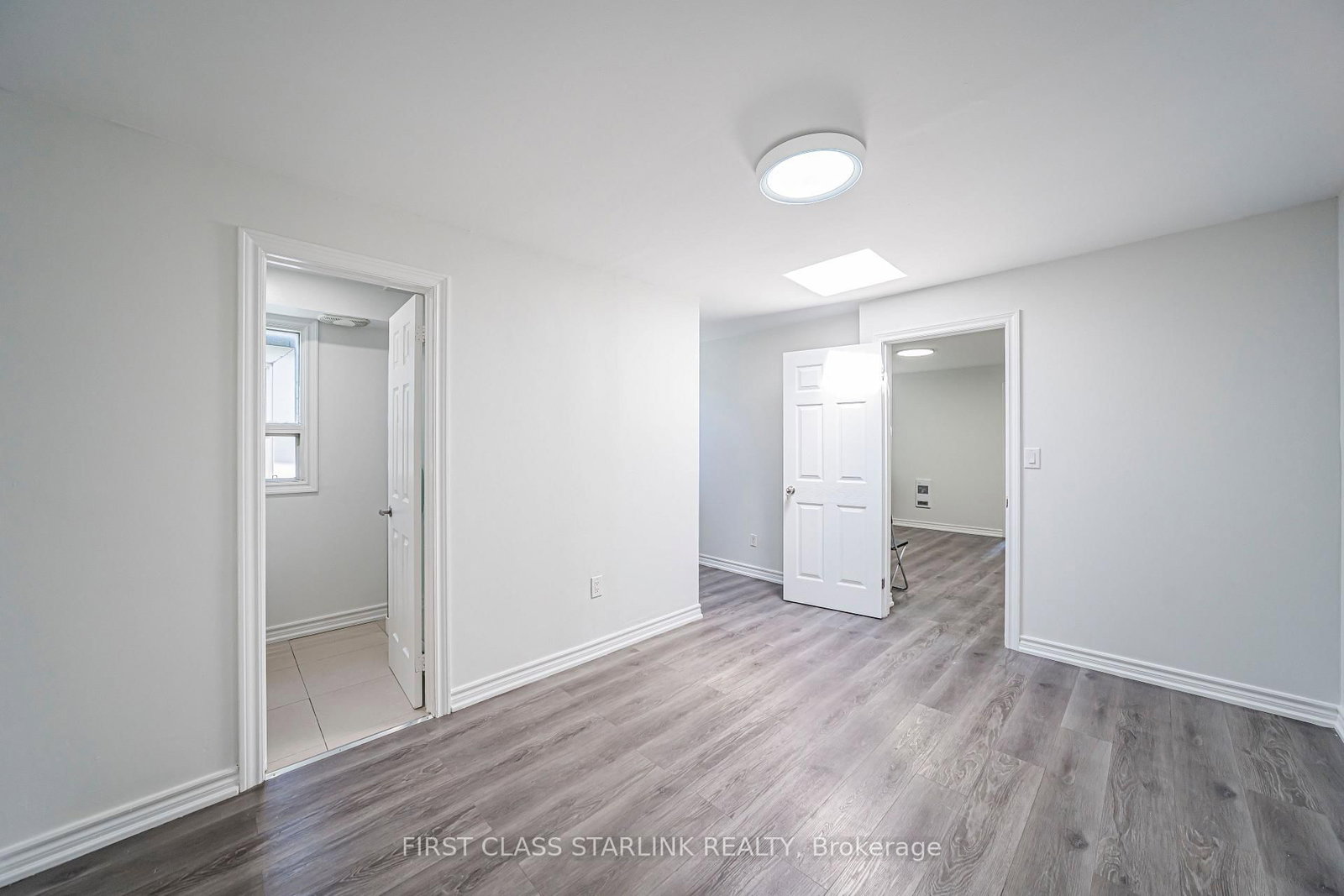945 Gerrard Street E • Toronto, ON photo 38