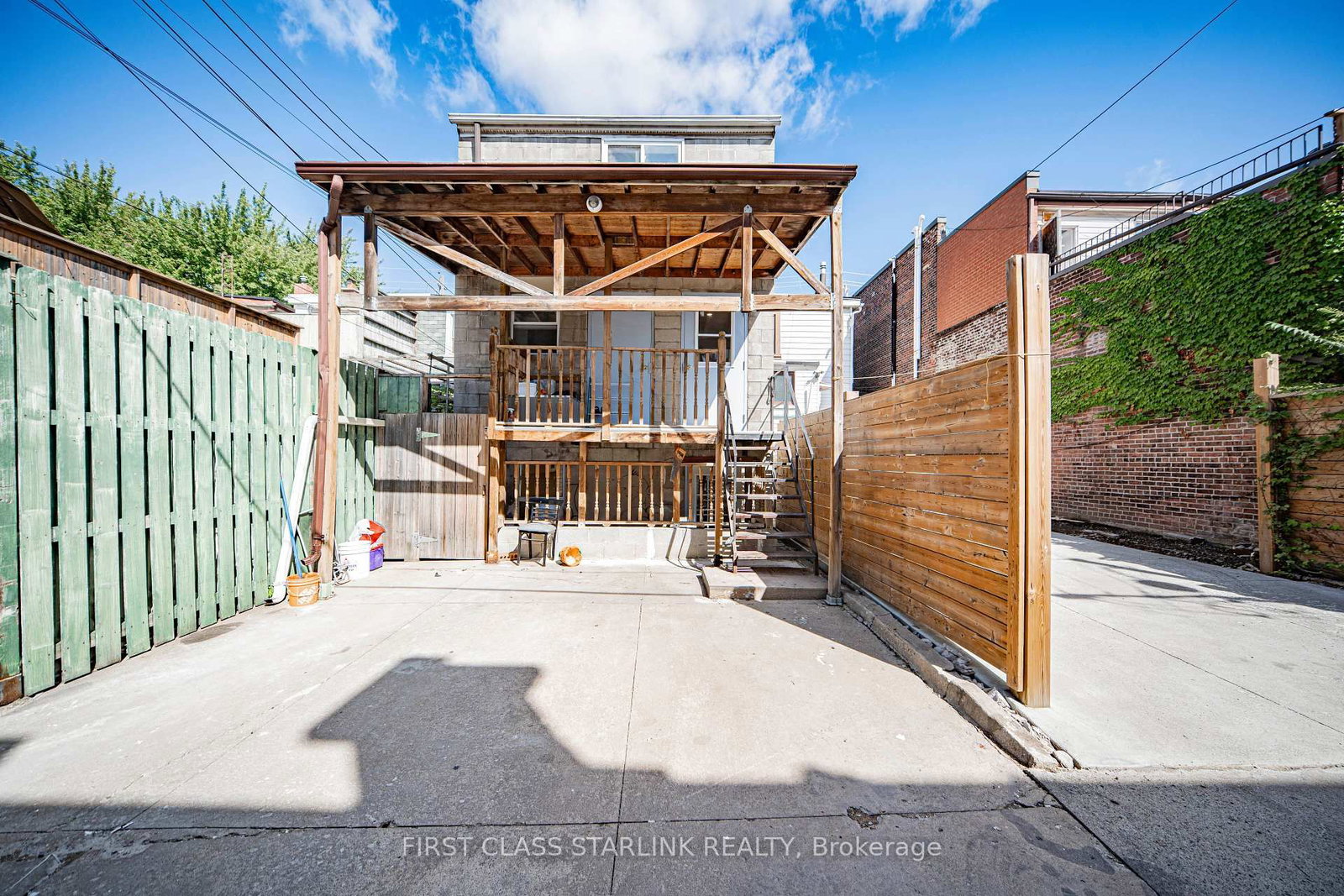 945 Gerrard Street E • Toronto, ON photo 41