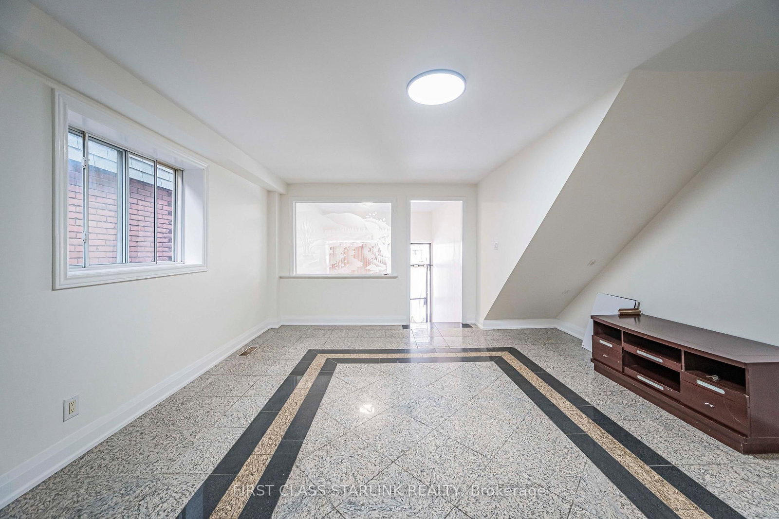 945 Gerrard Street E • Toronto, ON photo 5