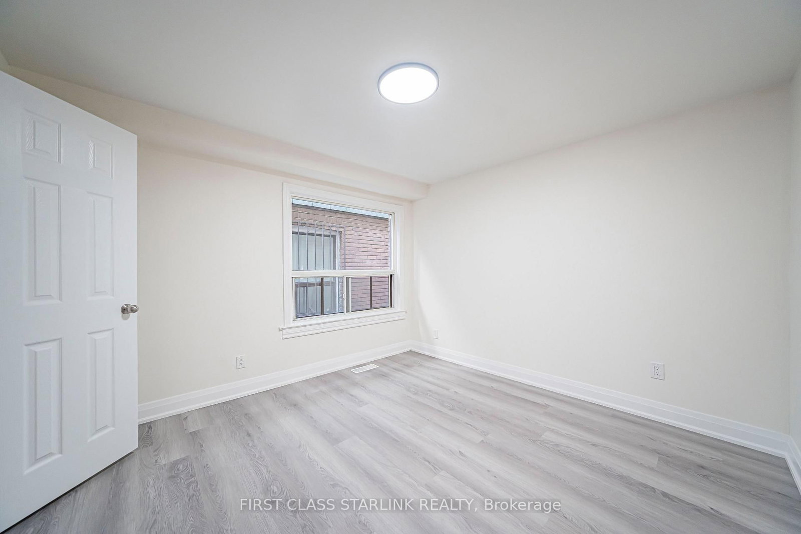 945 Gerrard Street E • Toronto, ON photo 9