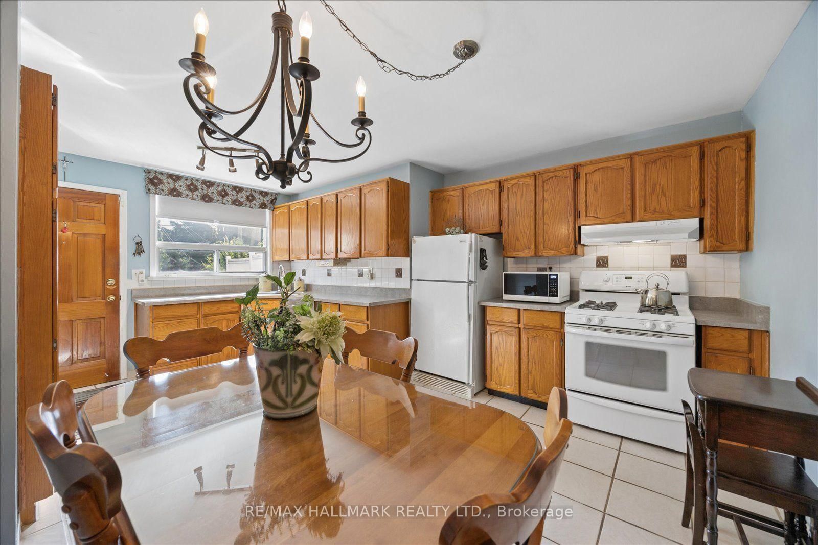 69 Alton Avenue • Toronto, ON photo 14