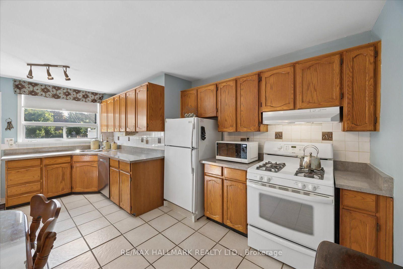 69 Alton Avenue • Toronto, ON photo 15