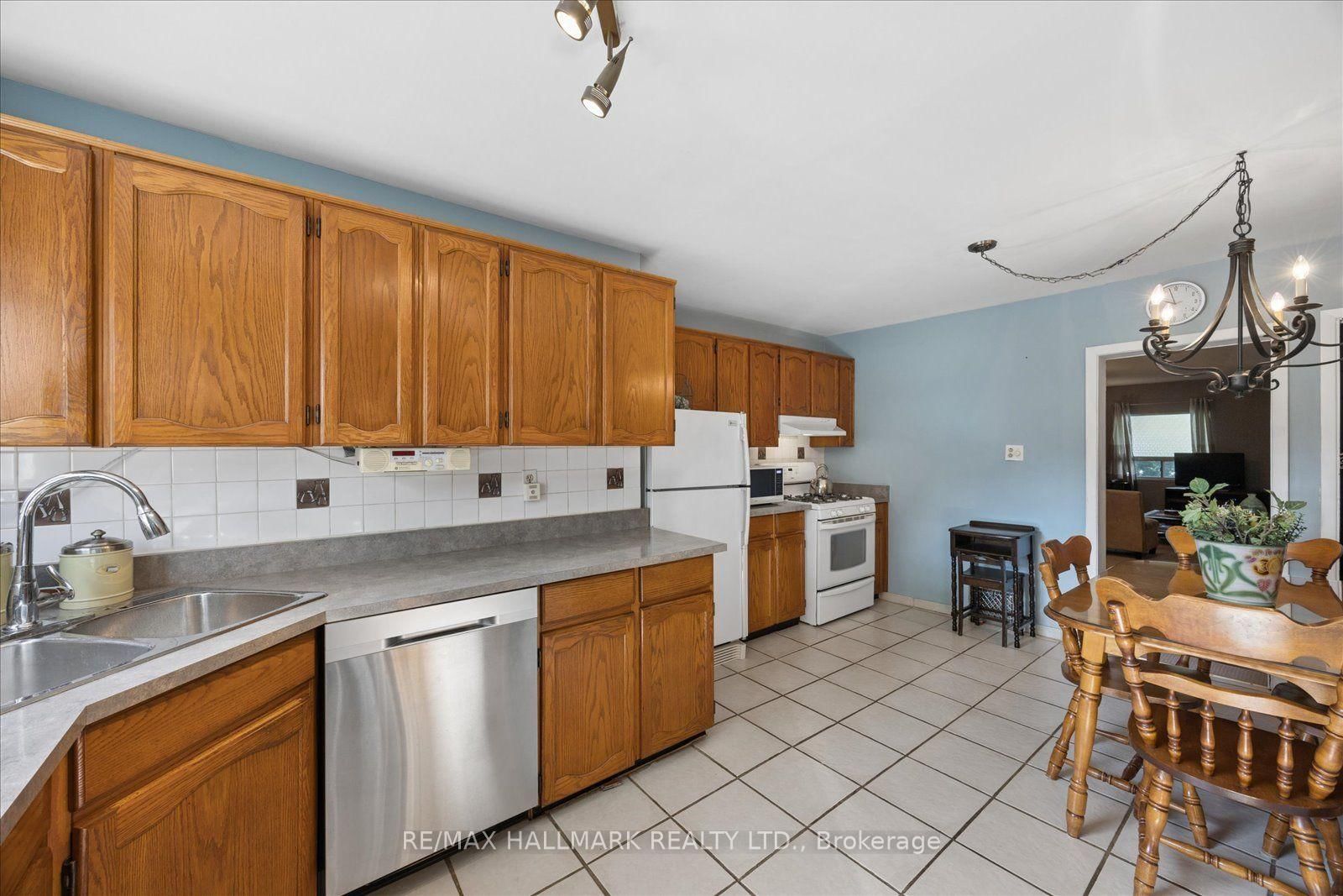 69 Alton Avenue • Toronto, ON photo 17