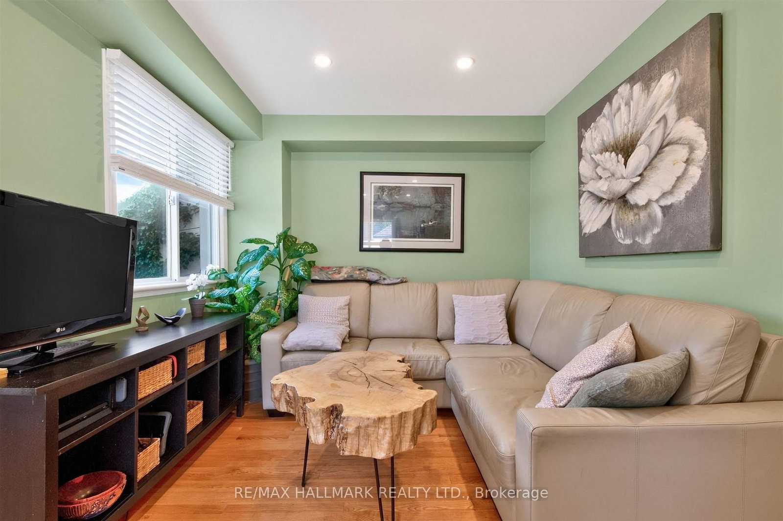 110 Harding Boulevard • Toronto, ON photo 15