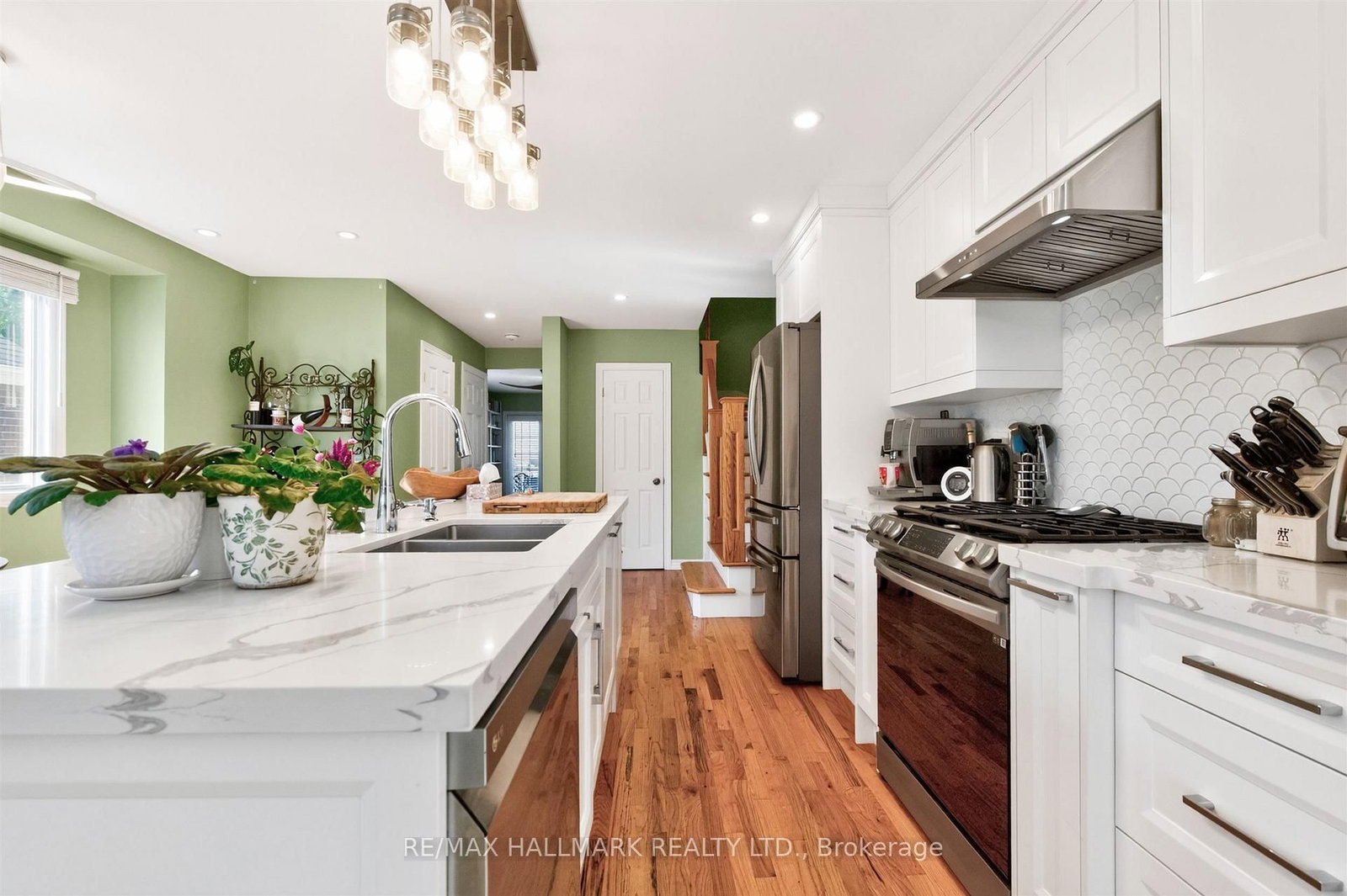 110 Harding Boulevard • Toronto, ON photo 5