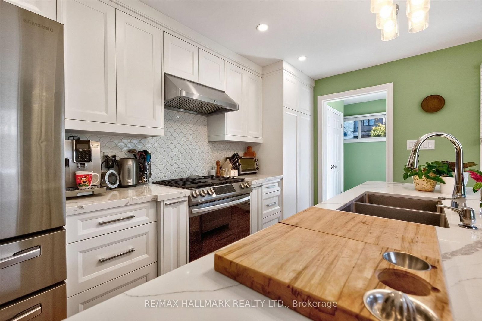 110 Harding Boulevard • Toronto, ON photo 8