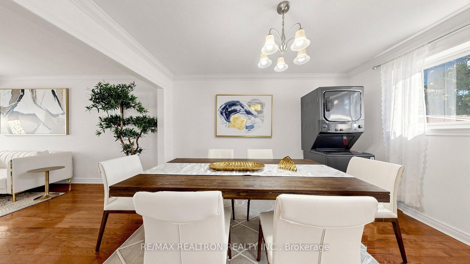 229 CHARTLAND Boulevard S • Toronto, ON photo 11