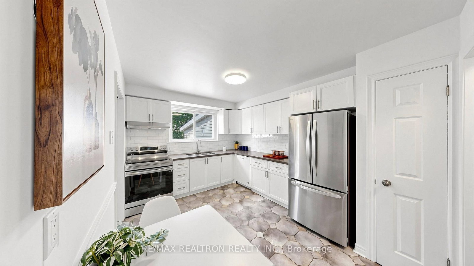 229 CHARTLAND Boulevard S • Toronto, ON photo 16
